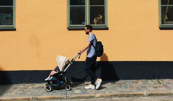 How to Set Up Your Pram Like a Pro: Essentials for Life on the Go with a Baby
